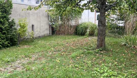 Bild von Sanierungsbedürftiges  Reihenhaus in ruhiger, guter Lage mit grossem Grundstück