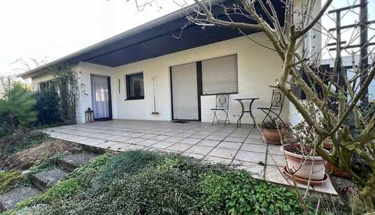 Bild von Bungalow mit schönem Garten und Garage in Niederwalluf