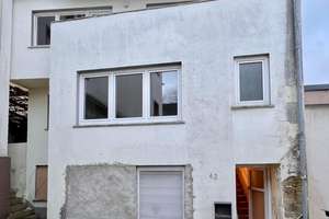 Sanierungsbedürftiges Reihenhaus mit Balkon in Adenau – Hauptstrasse 42, 53518 Adenau – Vorschaubild 1