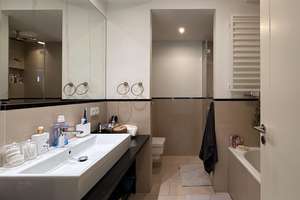 Zeitgemäße 2-Zimmer-Wohnung mit Concierge-Service und französischen Balkonen, fast am Ku'damm – Lietzenburger Str. 101, 10707 Wilmersdorf, Berlin – Vorschaubild 11