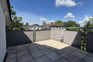 Charmante Dachgeschosswohnung mit Balkon, Einbauküche, Tiefgaragenstellplatz & Waschautomat