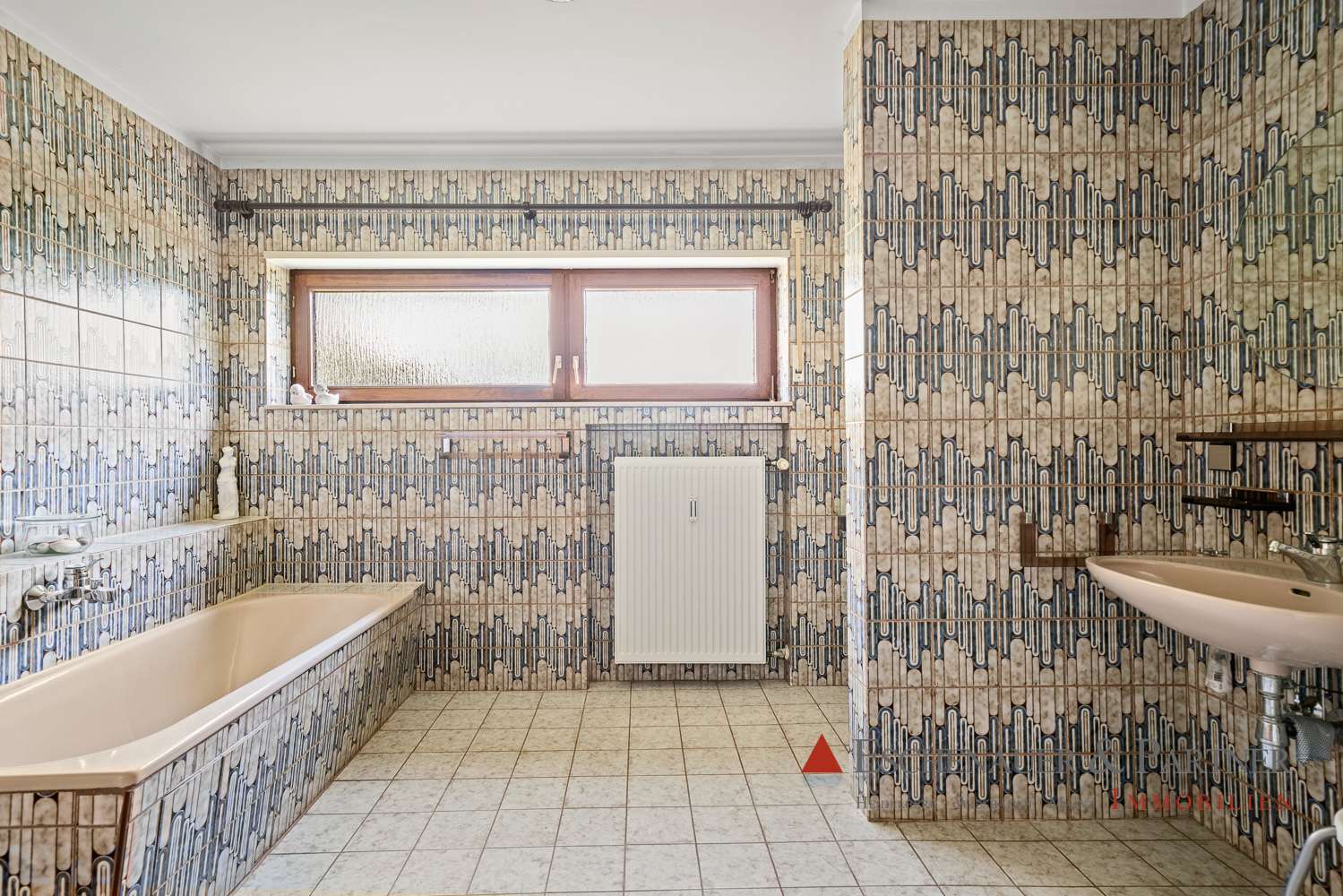 Immobilie in Wilhelmsfeld - Panoramablick in Bestlage: Großes Dreifamilienhaus auf 1.218 m² Grundstück für Eigennutzer & Anleger - Bild 1