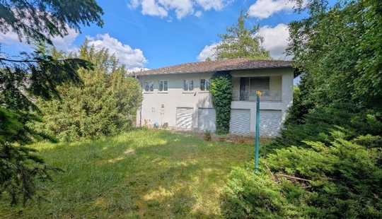 Bild von ABRISSBIRNE? ODER DOCH DORNRÖSCHEN WACHKÜSSEN?