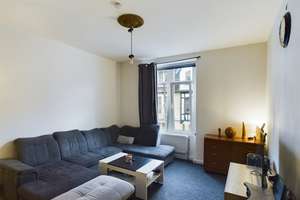 Sanierte 4 Raum Wohnung in zentraler Lage