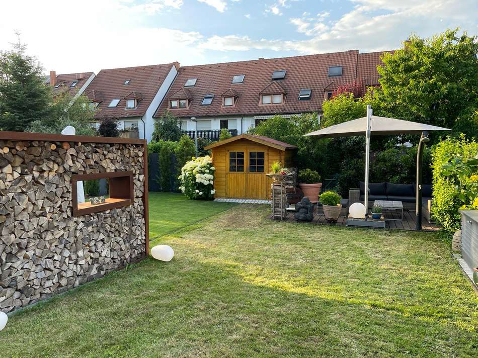 Garten mit Holzständer