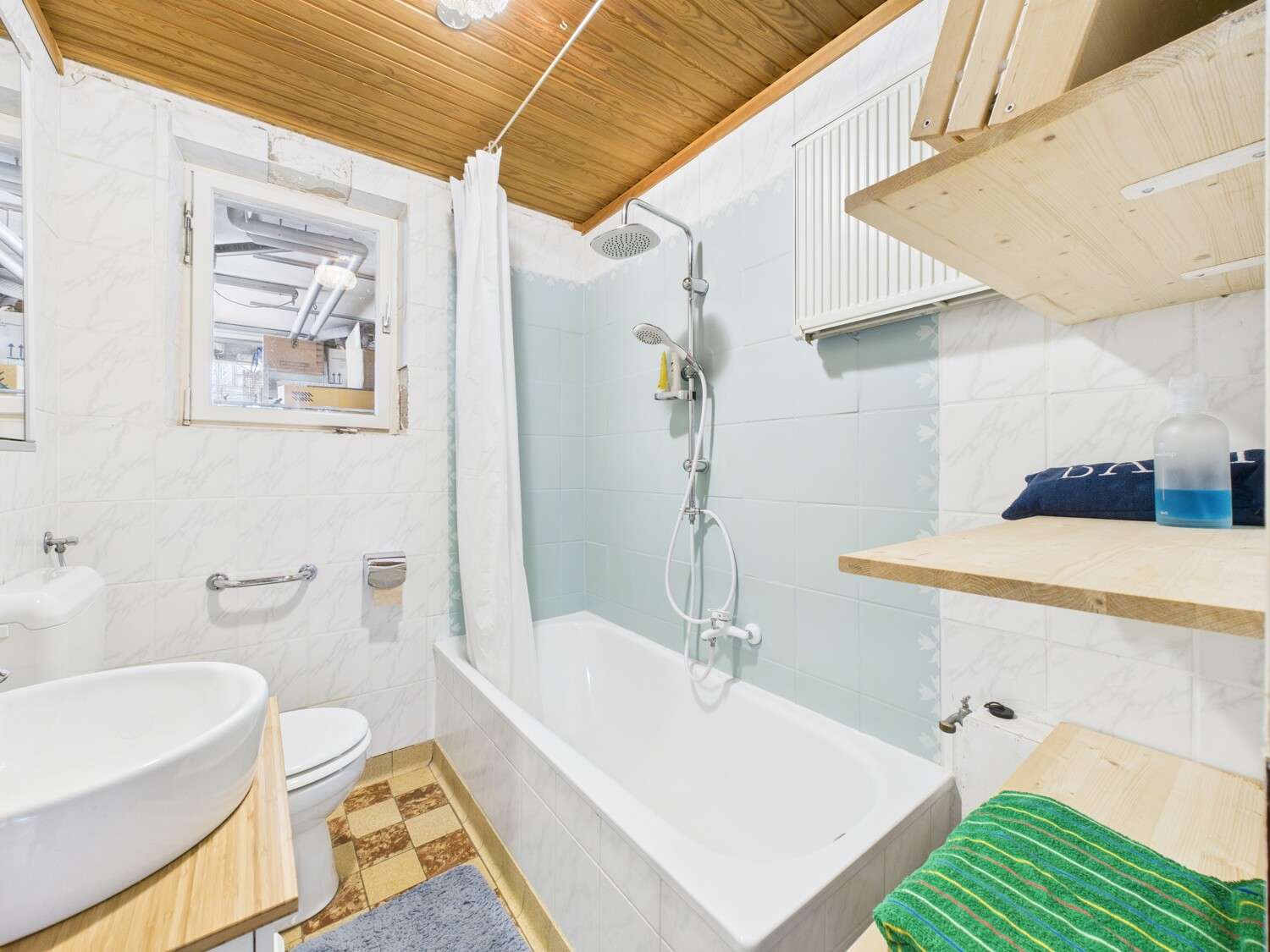 Immobilie in Georgensgmünd - Sanierungsbedürftiges Familienhaus im Herzen von Georgensgmünd – mit großem Garten und viel Potenzia - Bild 0