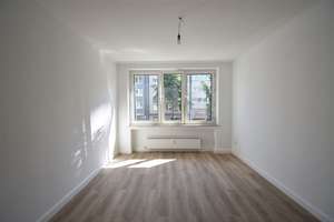 Frisch renoviert! 2-Zimmer-Wohnung mit Balkon – Corneliusstr. 61, 40215 Friedrichstadt, Düsseldorf – Vorschaubild 1