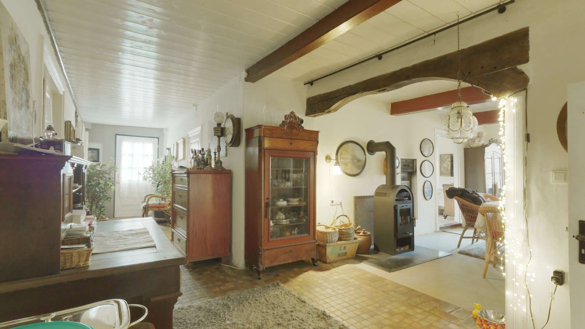 Immobilie in Drage - Schleswig-Holsteinische Geschichte|Denkmalgeschützt unter Reet |Idyllisch gelegen am Löschteich - Bild 0