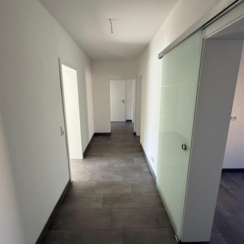 Moderne 4-Raumwohnung mit sonnigem Balkon und Abstellkammer