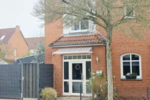 Attraktives Reihenendhaus – Die vollständige Adresse der Immobilie erhältst du vom Anbieter., 28279 Arsten, Bremen – Vorschaubild 2