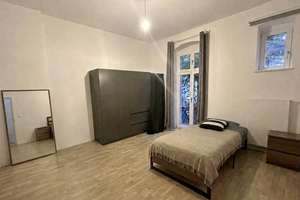 3 Months Sublet / Quiet Furnished Altbau with South Balcony in P-berg / 3 Monate Zwischenmiete – Die vollständige Adresse der Immobilie erhältst du vom Anbieter., 10437 Prenzlauer Berg, Berlin – Vorschaubild 4