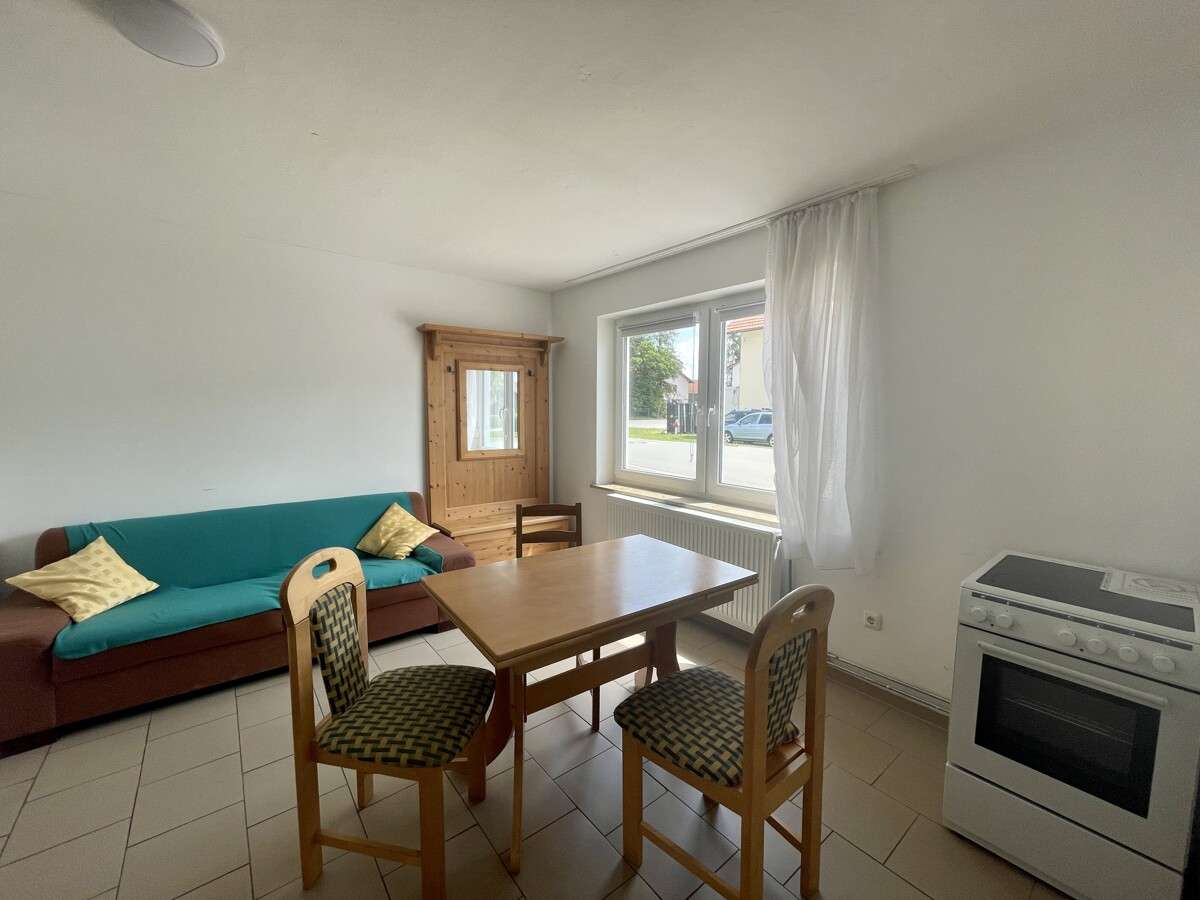 Immobilie in Aiterhofen - Viel Platz, klare Struktur – renditestarkes Mehrfamilienhaus in Aiterhofen - Bild 1