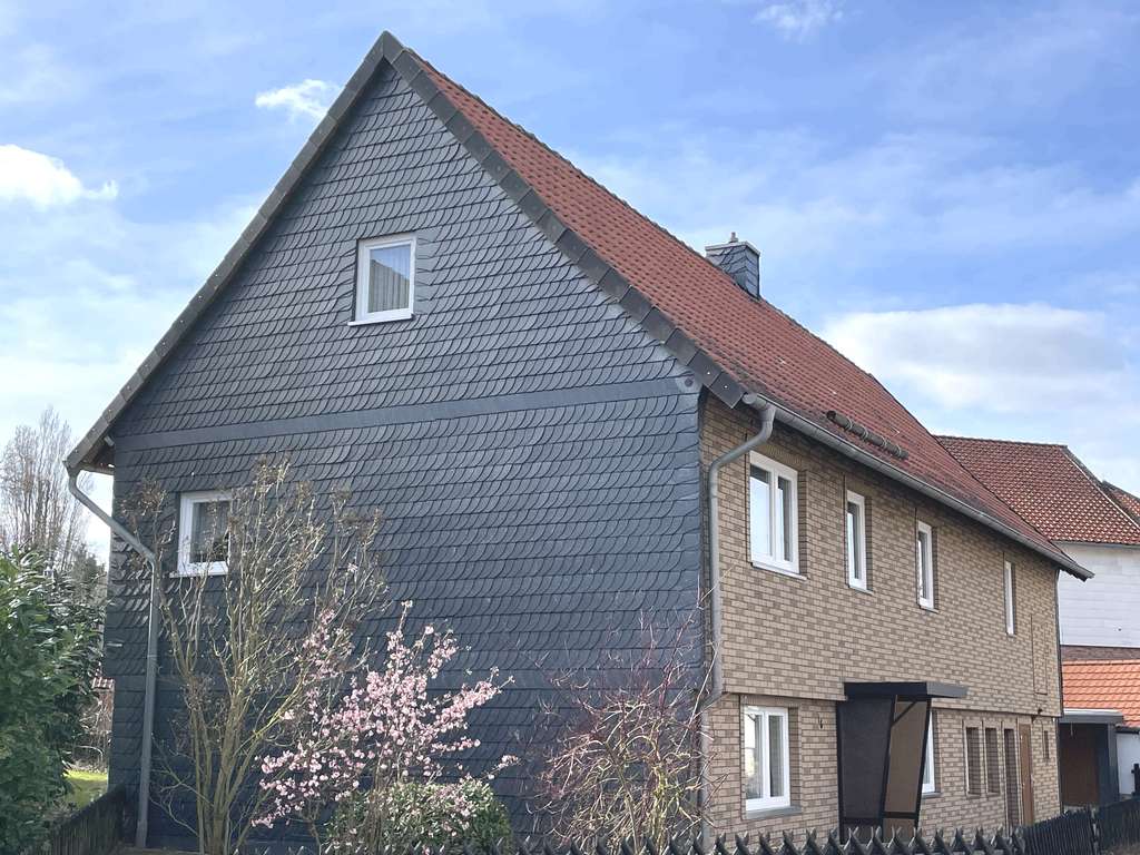 Immobilie in Liebenburg - Geräumiges Wohnhaus in dörflicher Umgebung - Bild 0