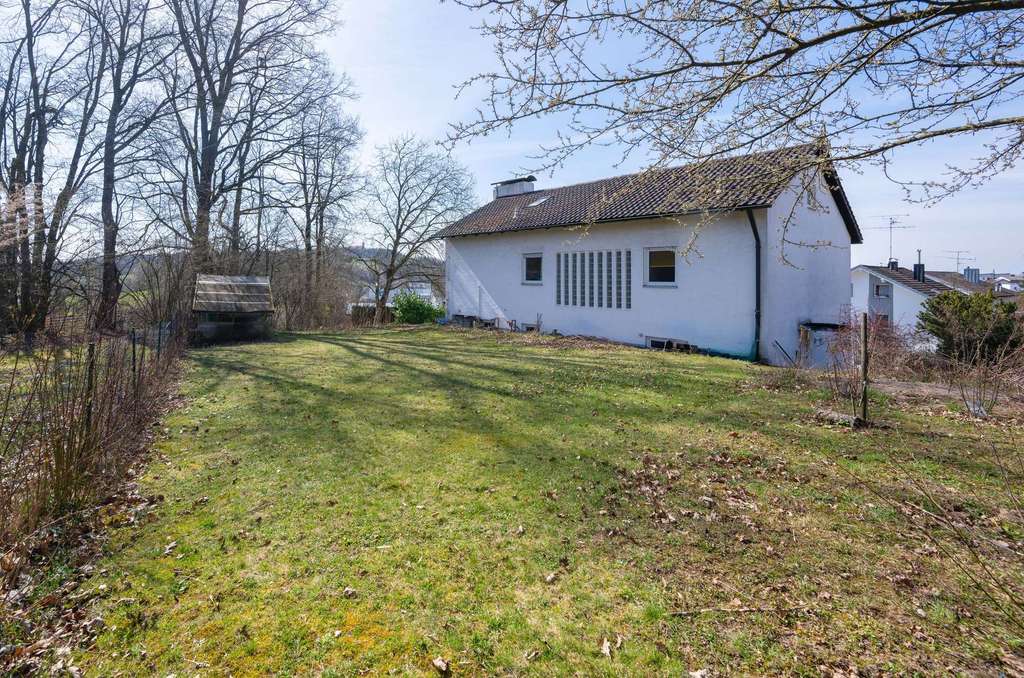 Immobilie in Bogen - Rohdiamant mit Top-Technik: Sanierungsprojekt mit PV, Solarthermie, 2023er Heizung und Wintergarten - Bild 0