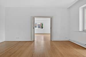 Traumlage Südstadt, im 1. OG: Stilvolle 4-Zimmer-Wohnung, mit 2 Balkonen und Blick ins Grüne! – 30173 Südstadt, Hannover – Vorschaubild 7