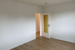 Für Sie neu renoviert ! 3 Zimmer im 2 OG in Bochum Wattenscheid (Text lesen !) – Heidestraße 67, 44866 Westenfeld, Bochum – Vorschaubild 3