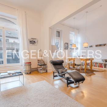 Repräsentative Altbauarchitektur – Stilvolle Wohnkultur in gefragter Oststadtlage!