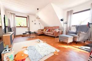 Maisonette-Wohnung mit Südbalkon, 109 m², Homeoffice-Bereich & Carport in Erlangen-Büchenbach
