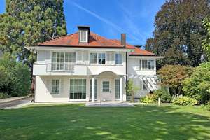 Exklusive Villen-Residenz mit Schwimmhalle, Gäste-/Gartenhaus & Park, Traumblick in S-Süd (Bopser)