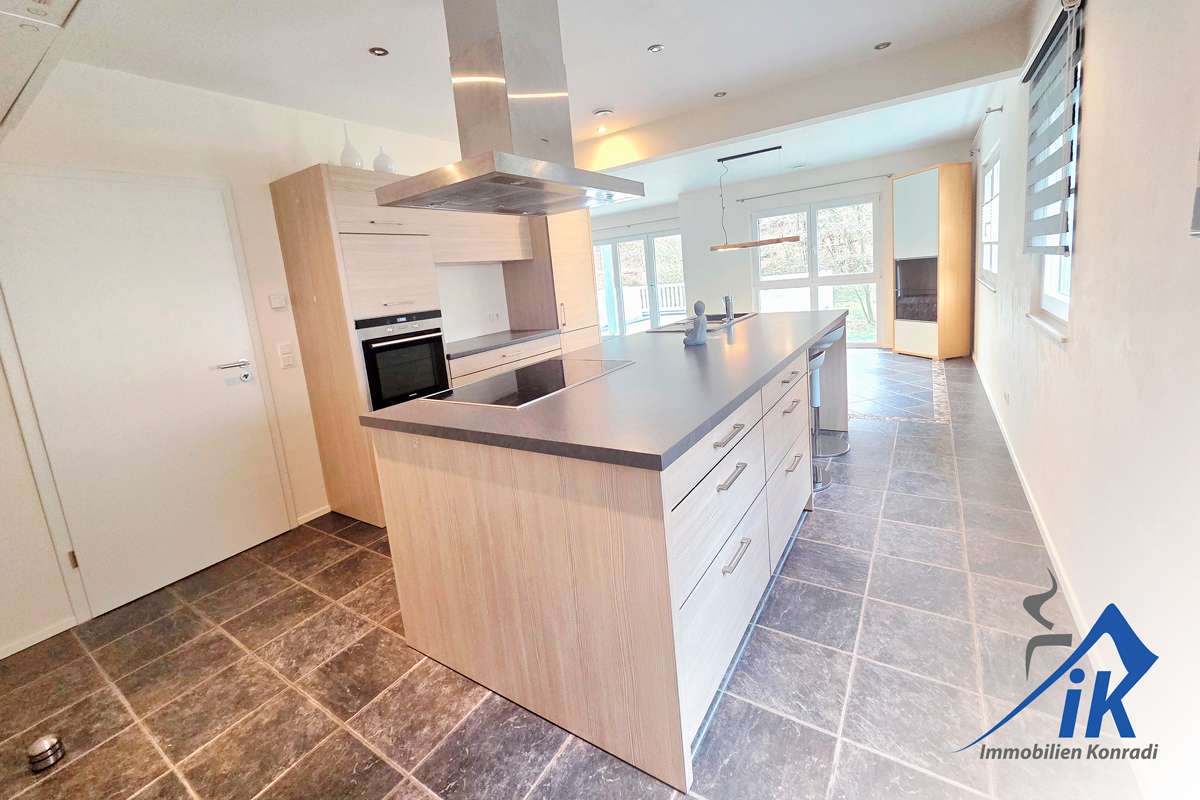 Immobilie in Wiesbach - IK | Wiesbach: Großzügiges Einfamilienhaus mit großem Grundstück und möglicher Einliegerwohnung - Bild 2