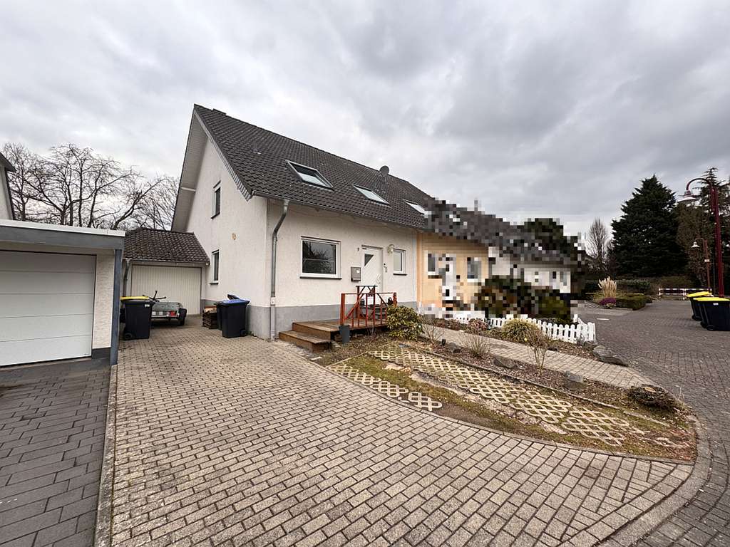 großzügige Doppelhaushälfte mit Garage in ruhiger Ortsrandlage