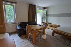 Ab 1. August! Besichtigung heute Abend! Teilmöbliertes Apartment, Balkon und EBK - Piccoloministraße – München – Vorschaubild 1