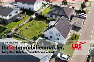 Top Wohnlage! Modernes Einfamilienhaus mit großem Garten und Doppelcarport  – Die vollständige Adresse der Immobilie erhältst du vom Anbieter., 88630 Pfullendorf – Vorschaubild 3
