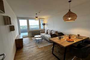 ERSTBEZUG - hochwertig möblierte 2 Zi. Wohnung mit Balkon und neuer EBK – Annette-Kolb-Anger 13, 81737 München – Vorschaubild 1