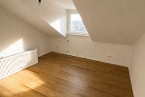 Modernisierte  2-Zimmer-Wohnung mit separater Küche