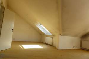 Geräumige und sonnige DG-Wohnung, TL-Bad, 3 Balkone, TG – Blumenstraße 16, 70736 Fellbach – Vorschaubild 5