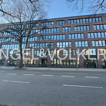 Helle und vielseitige Bürofläche in urbaner Lager