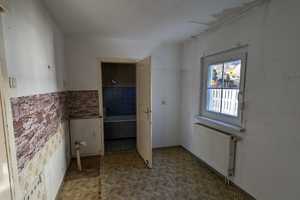 **RESERVIERT**Zum Renovieren: Ruhig gelegenes Ein- bis Zweifamilienhaus mit schönem Garten – Ferdinand-Aufschläger-Str. 44, 84359 Rottal-Inn (Kreis) – Vorschaubild 7