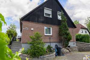 Gepflegtes Einfamilienhaus mit Pool, Vollkeller & Garage- ein Zuhause mit viel Potenzial! – Berlin – Vorschaubild 3