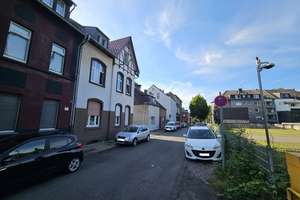 Wohnung mit Balkon in einem 3-Parteien-Haus mit 6% Rendite