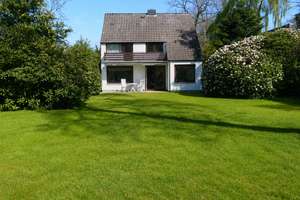 Architektenhaus mit Erneuerungspotential auf traumhaften Südgrundstück in Hamburg-Volksdorf