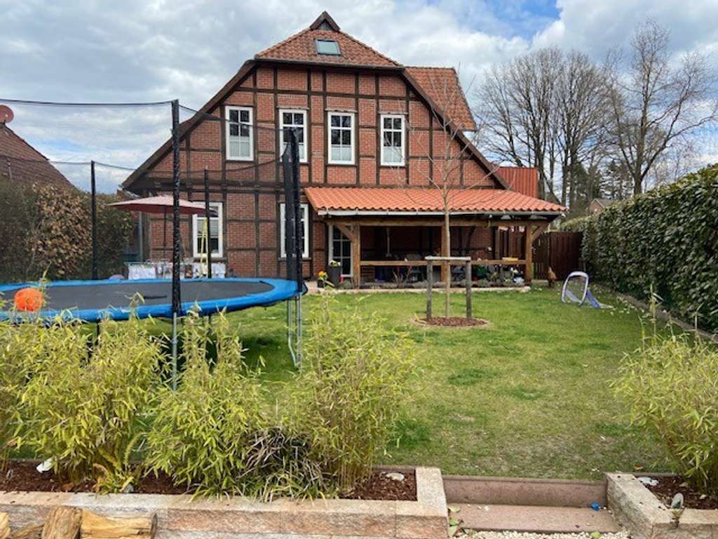 Immobilie in Bergen - Voll vermietetes Fachwerkhaus mit 3 Wohnungen, 2012 und 2016 modernisiert,  Bergen-OT Dohnsen - Bild 2