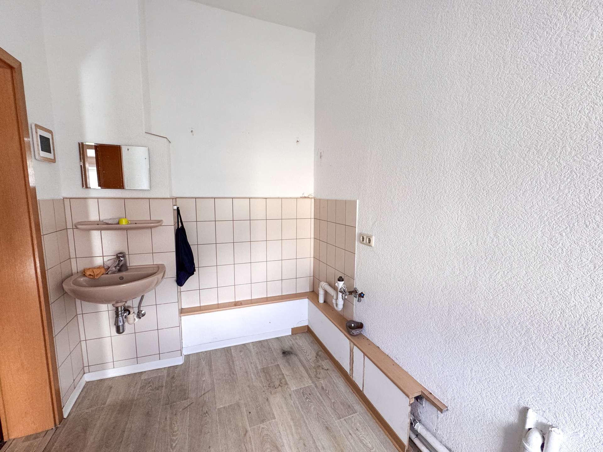 Immobilie in Pausa-Mühltroff - 88,9 m² Wohnfläche voller Charakter – Reihenhaus mit Garten in Pausa - Bild 2