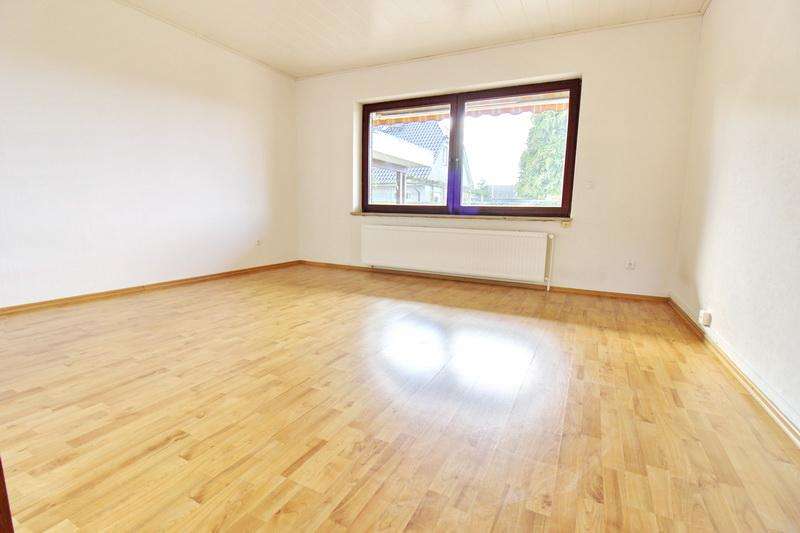 Immobilie in Alveslohe - ZWEI-Familienhaus * (T)RAUM-RIESE mit 205 m² & 2 Garagen ! Auch für Anleger interessant ! - Bild 0