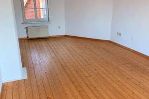 Lichtdurchflutete 2,5-Zimmer-Dachgeschosswohnung mit Einbauküche und Stellplatz in Hamburg-Cranz – Estedeich 46, 21129 Cranz, Hamburg – Vorschaubild 3