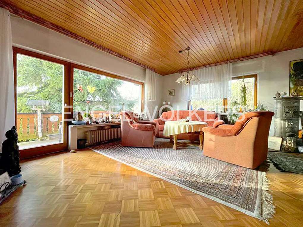 Immobilie in Löhnberg - Großzügiges Ein- bis Zweifamilienhaus mit Terrasse in begehrter Aussichtslage - Bild 0