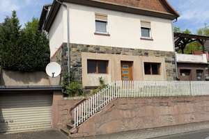 Großzügiges Wohnhaus mit Garten, Garage und viel Platz für die ganze Familie. – Die vollständige Adresse der Immobilie erhältst du vom Anbieter., 35080 Bad Endbach – Vorschaubild 2