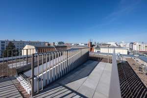 Penthouseleben über den Dächern von Wilmersdorf – 3,5 Zimmer mit drei Terrassen – Die vollständige Adresse der Immobilie erhältst du vom Anbieter., 10715 Wilmersdorf, Berlin – Vorschaubild 3
