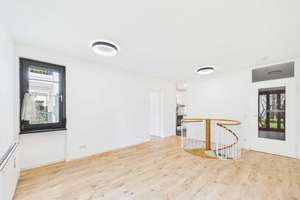 SITULI: Ruhig gelegen in Fasanerie - 3 Zimmerwohnung auf zwei Ebenen mit Terrasse – Die vollständige Adresse der Immobilie erhältst du vom Anbieter., 80995 Lerchenau-West, München – Vorschaubild 2