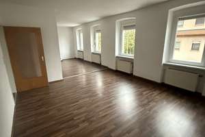 Solides Mehrfamilienhaus mit 4 Einheiten | 494 m² | Baujahr 1970 | Ruhige Lage in Scheinfeld – Würzburger Straße 13, 91443 Scheinfeld – Vorschaubild 3