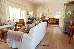 Großzügige 2-Zimmer-Wohnung im Altbau