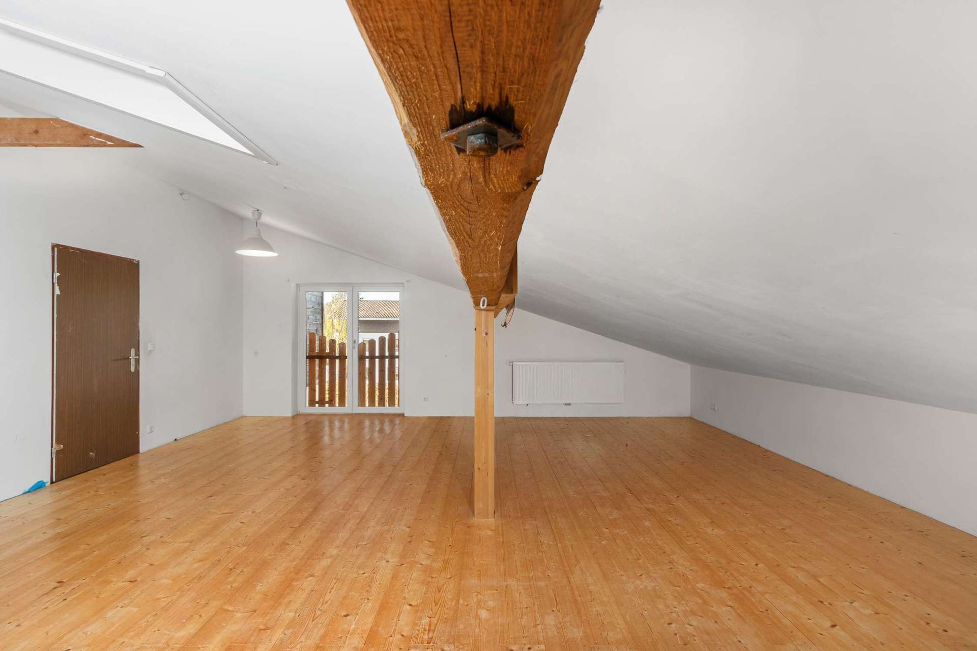 Immobilie in Grabenstätt - Sanierungsbedürftiges EFH mit separatem KG-Zugang | Ideal für Wohnen und Arbeiten unter einem Dach - Bild 1