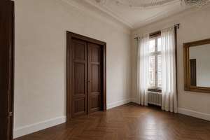 WG-geeignet! - großzügige 2-Zimmer-Altbauwohnung mit Stuck