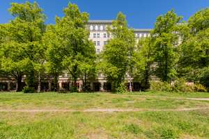Wohnen mit Geschichte-stilvolle 2-Zimmer -Altbauwohnung an der legendären Karl-Marx-Allee – Die vollständige Adresse der Immobilie erhältst du vom Anbieter., 10243 Friedrichshain, Berlin – Vorschaubild 36