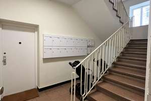 Bestl.Schwabing/Nähe Nordbad/Top2Zi.Whg.ca.45 qm,EBK,Holzboden,Balkon zum grünen Innenhof; – Hohenzollernstraße 156, 80797 Neuschwabing, München – Vorschaubild 4