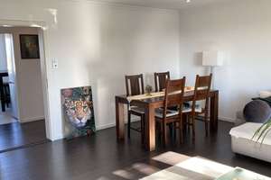 Sehr gepflegte, großzügige und helle 3 ZW mit 2 Balkonen und TL-Bad in Degerloch! – Schöttlestraße 43, 70597 Degerloch (Ortsteil), Stuttgart – Vorschaubild 2